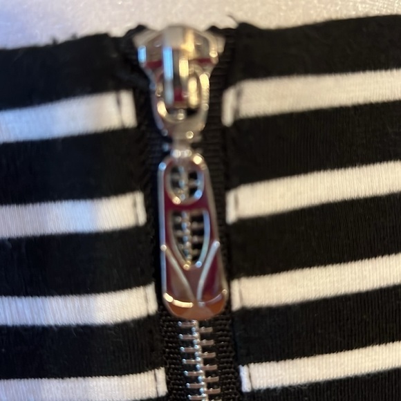 WD NY Women’s no sleeve black and white Large top - Picture 5 of 8